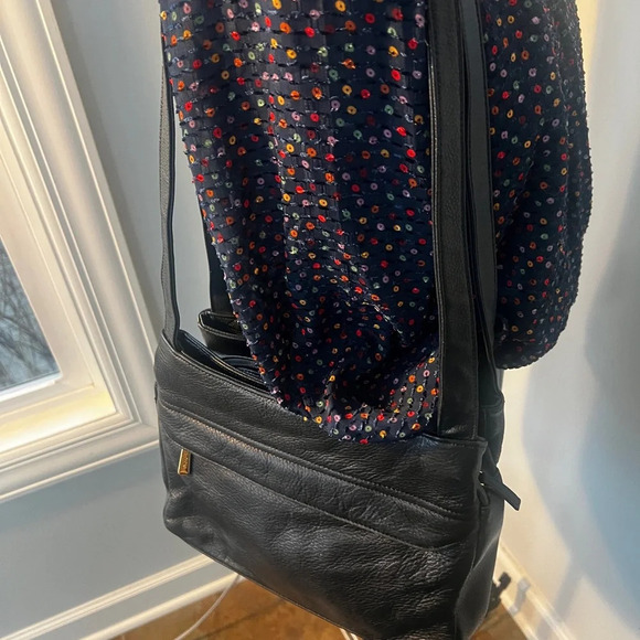 Stone Mountain Blk Leather Triple Zippered Compartments shoulder hobo - Picture 15 of 16